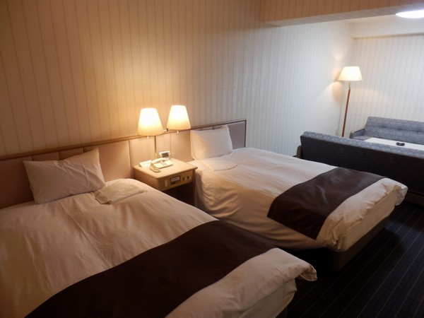 ■ ห้องพัก: ดีลักซ์เตียงแฝด 34 ตร.ม. & amp; เตียงกว้าง 120 ซม.