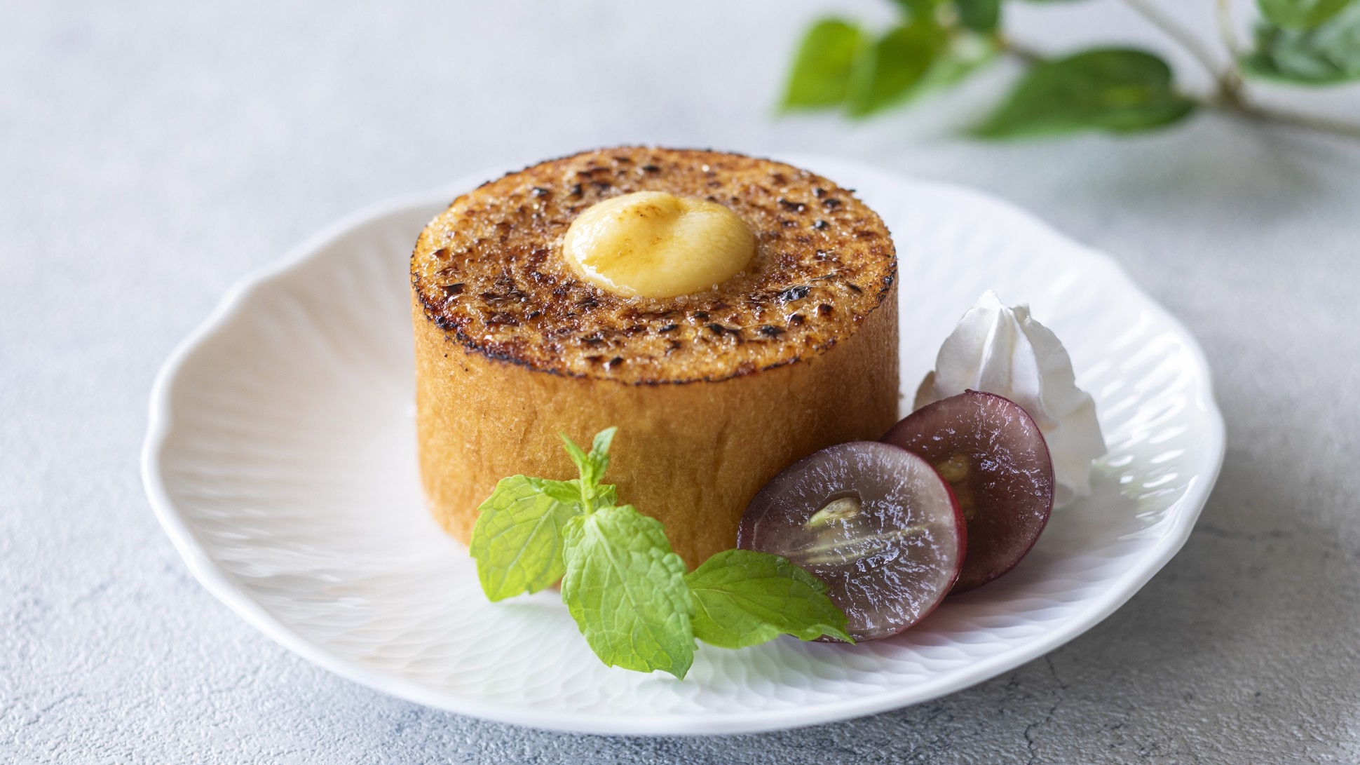 【カフェユーカラ1周年記念】「バームクーヘンブリュレ＋ドリンク」付きプラン／朝夕バイキング