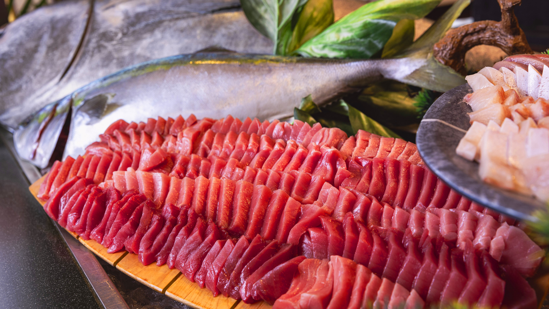 ◆夕食バイキング／まぐろの刺身をご用意。　※仕入状況によってご提供できない日もございます（イメージ）