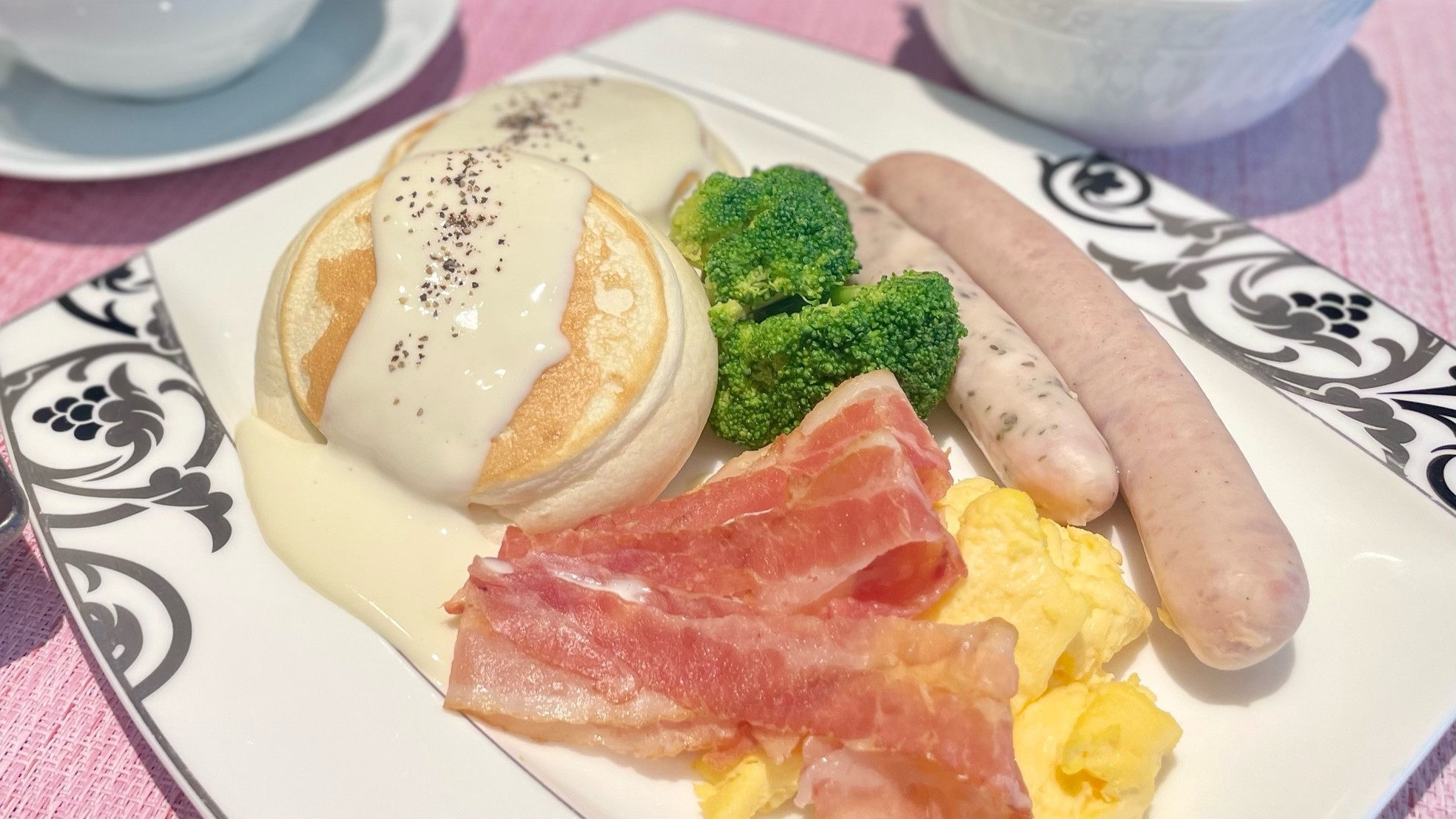【カフェユーカラ1周年記念｜連泊2泊5食】昼食「ソーセージとチーズのパンケーキ」付／朝夕バイキング