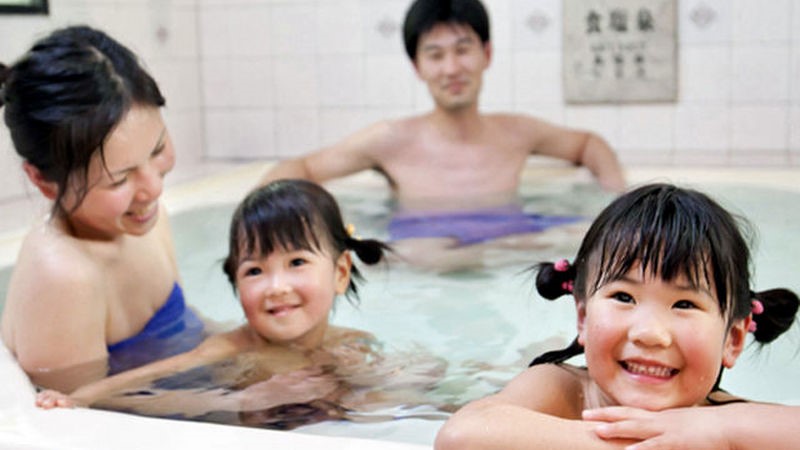 ◆家族風呂／他のお客様に気兼ねせず、ご家族だけでのんびりできる貸切の温泉です。（一例）
