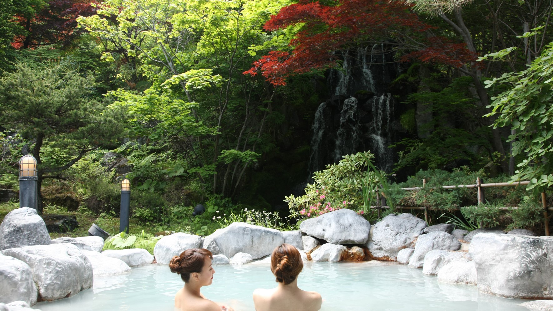 ◆庭園露天風呂　岩風呂／自然あふれる岩風呂をご用意しました。（一例）