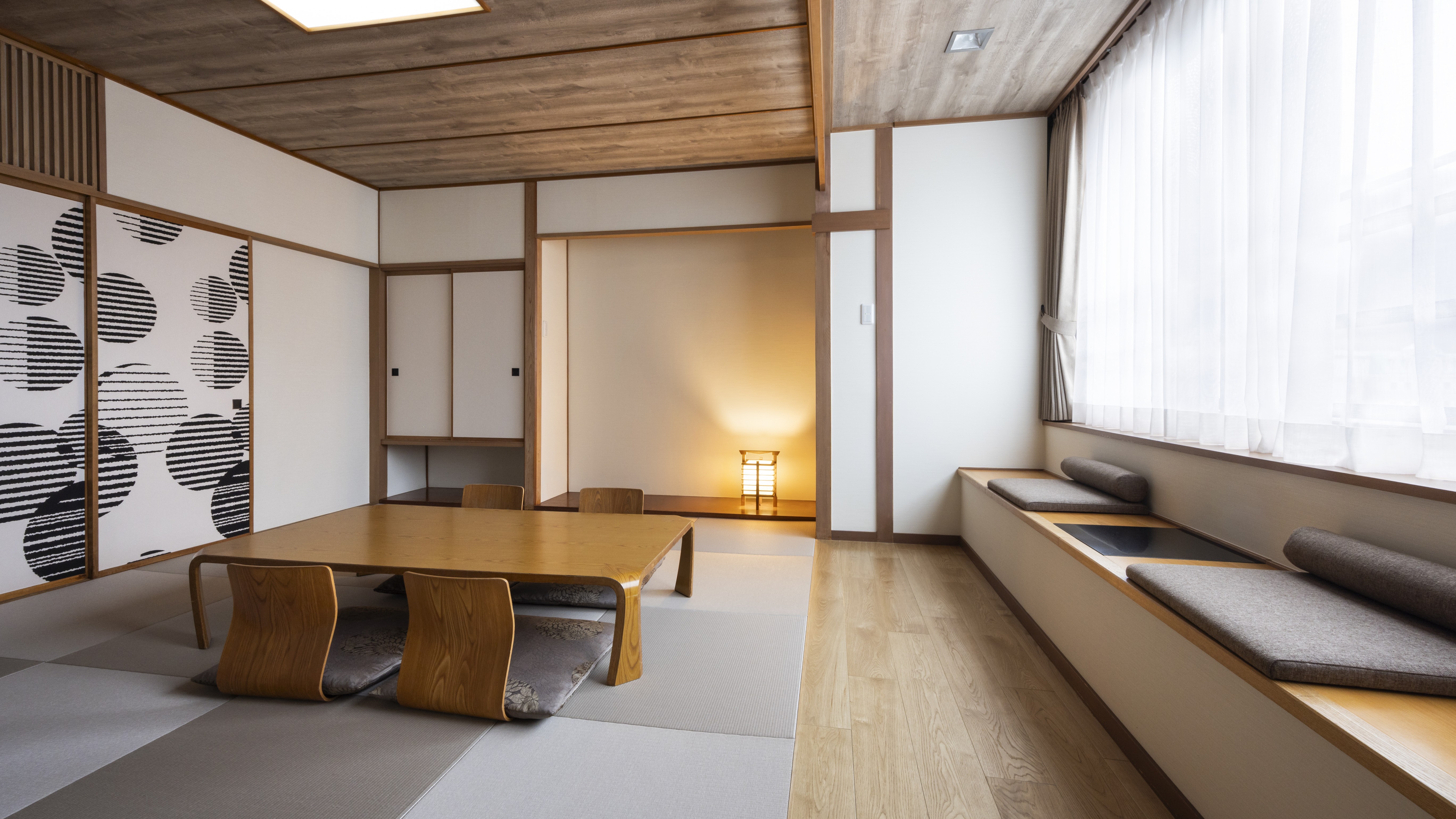 ◆和室43平米／畳のぬくもりと和の趣が広がるお部屋で、ゆったりと心安らぐひとときを。（客室一例）