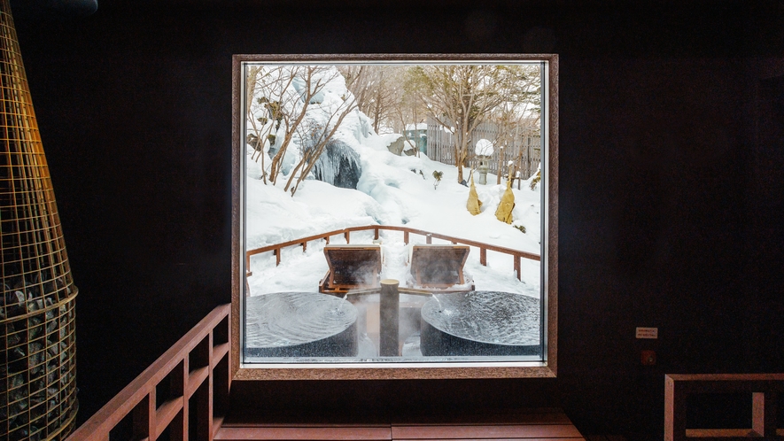 ◆鬼サウナ(冬)／絶景の滝と雪景色を眺めながらサ活。（一例）