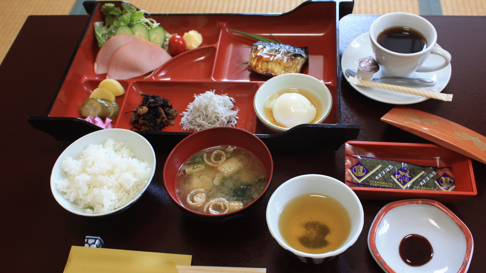 *【朝食全景】和食メインで朝からバランス良くしっかり栄養補給♪