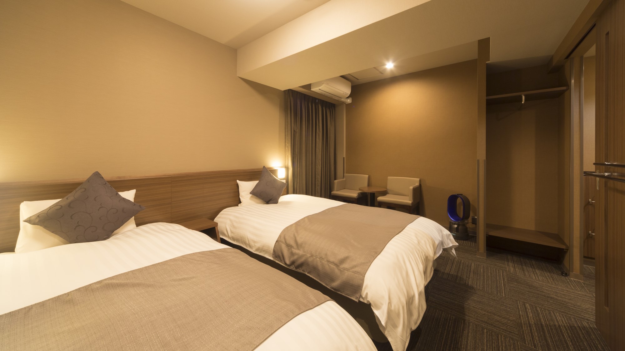 ■デラックスツインルーム■19.1平米(120×195センチ)