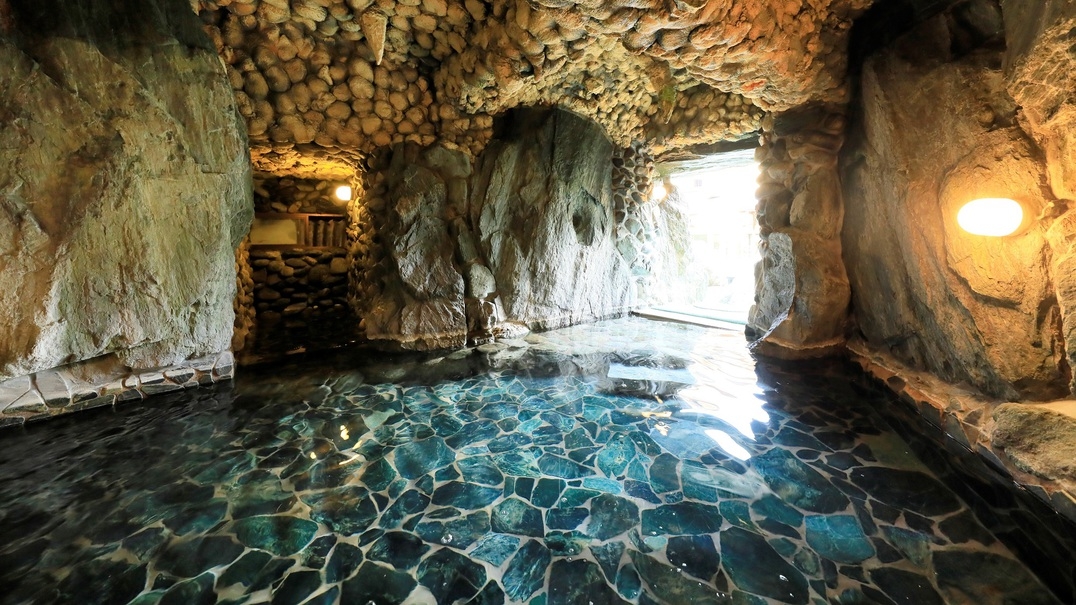 【朝食付】＜夕食なし＞阿智村の星空の後は南信州最大級の奇岩庭園野天風呂と洞窟風呂で美肌の湯を愉しむ