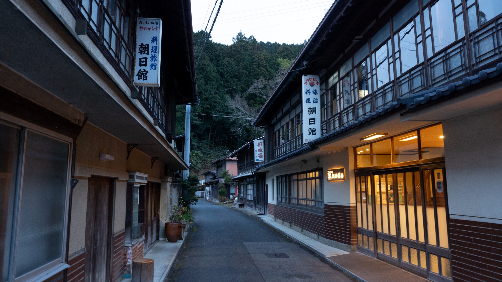 *【外観】道路を挟んで客室と母屋に分かれております