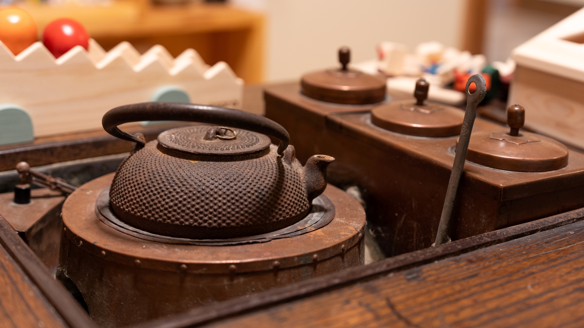 *【館内】昔ながらの火鉢