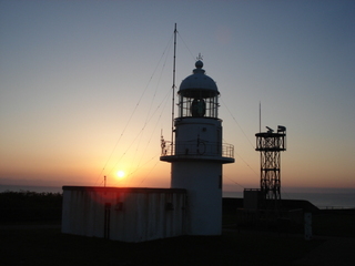 夕暮れの襟裳岬灯台１