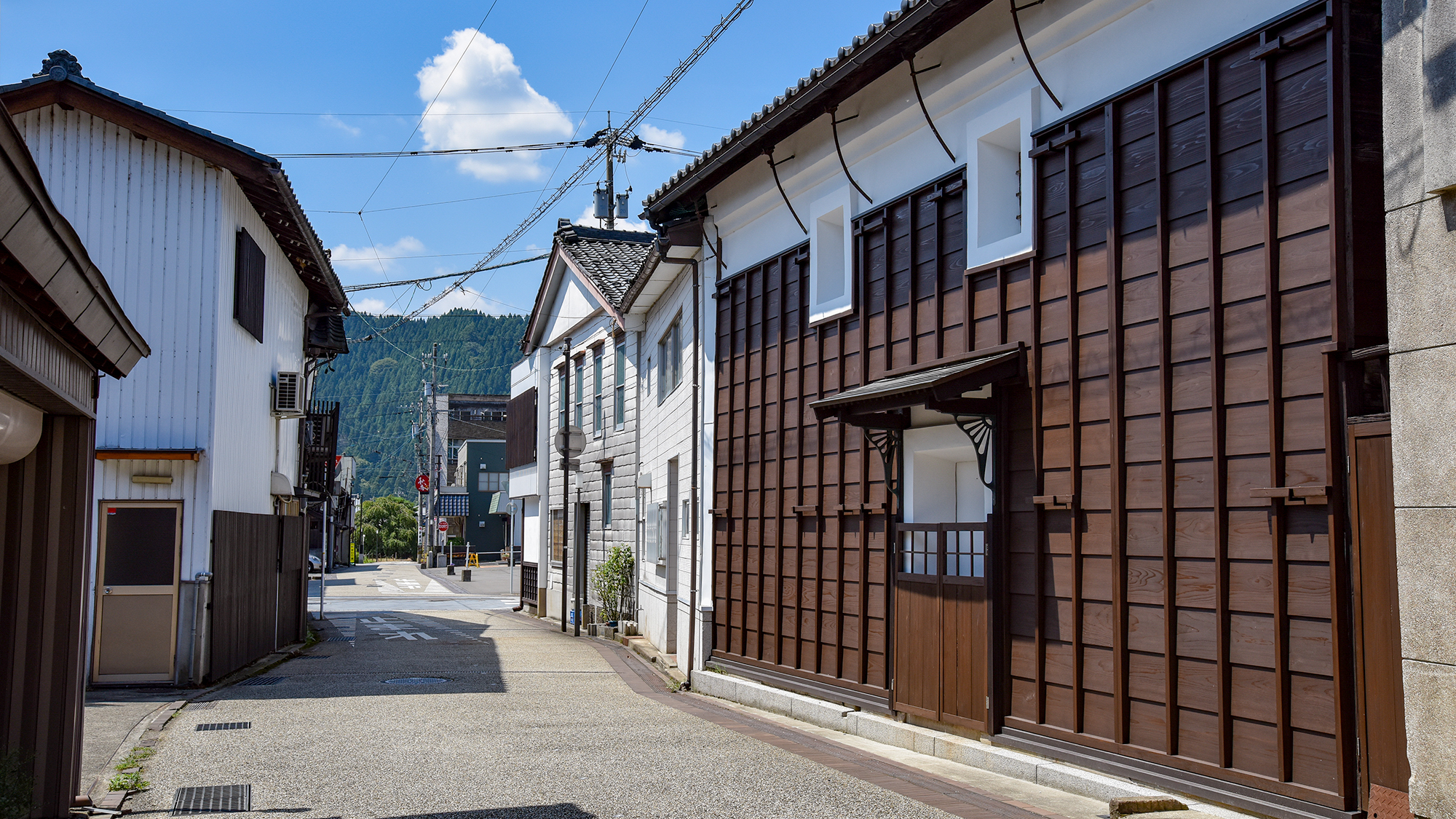 *【勝山市の街並み】当館の前には文豪も愛した歴史ある街並みが続きます