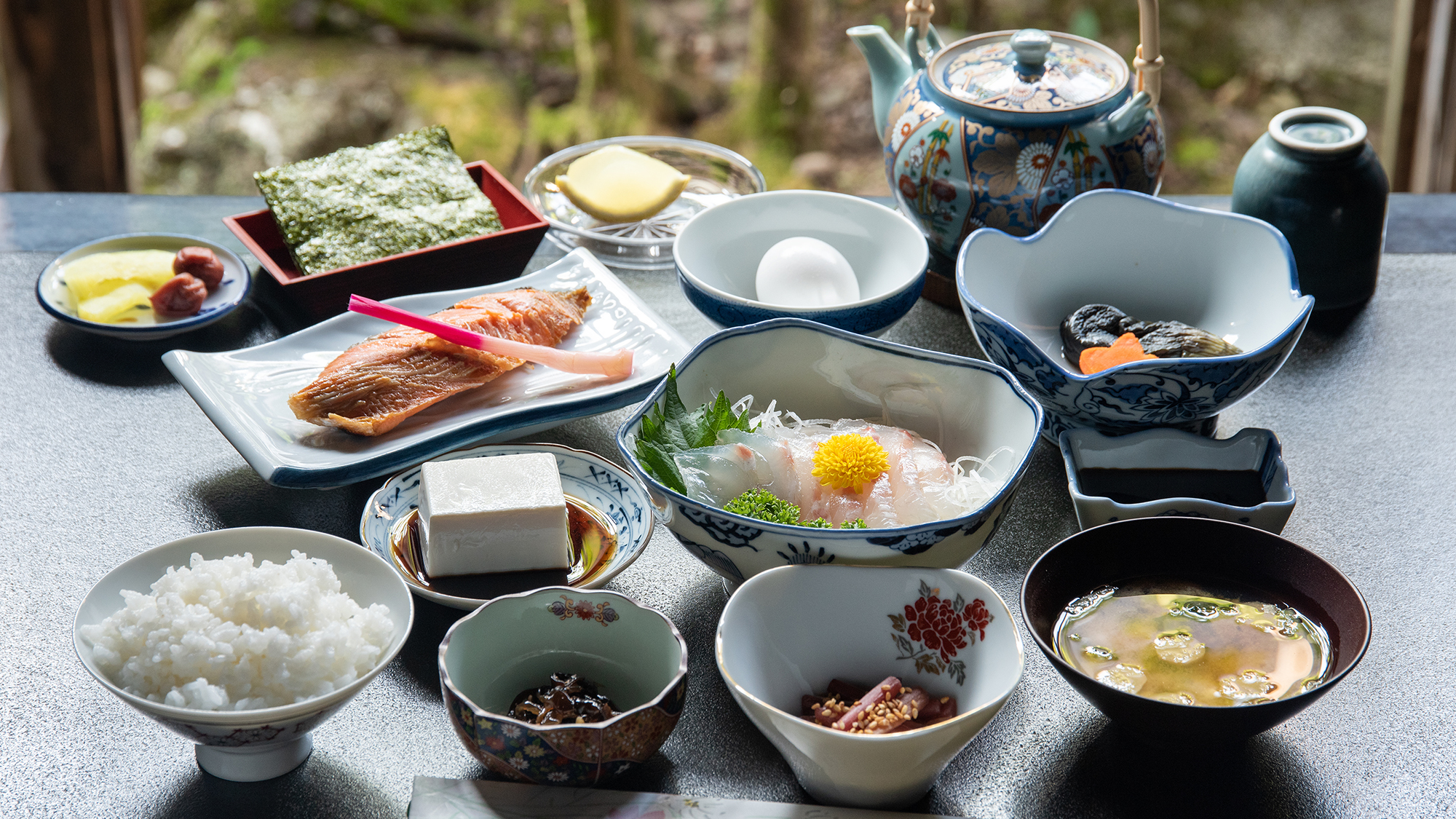 *【朝食】ボリューム満点、海山の幸を使用した和朝食　※写真はイメージです