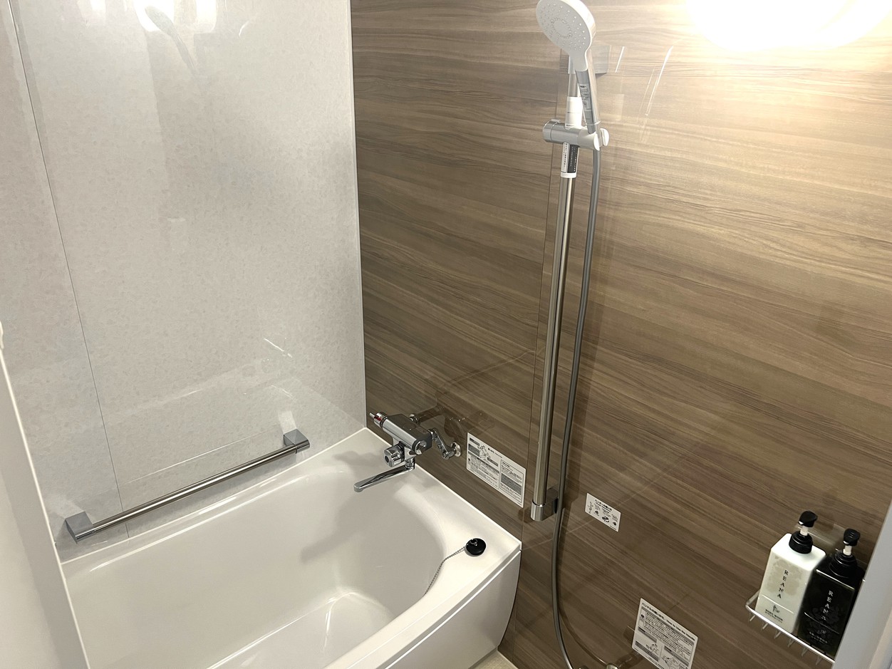 【ニュースタンダードコンフォートダブル】お風呂が独立タイプになっており、ゆっくり浸かることができます