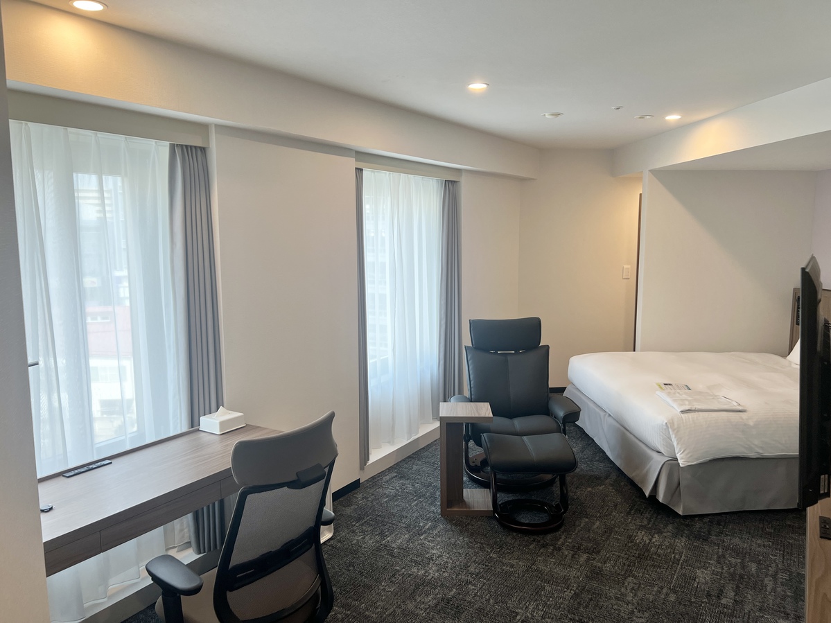 【ニュースタンダードコンフォートダブル】ゆとりある180cm幅ベッドでおくつろぎください