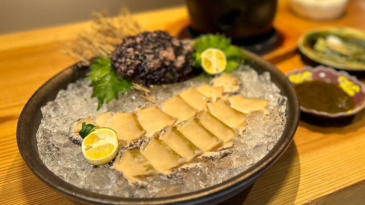 冬の贅沢！新鮮アワビの炭火焼き