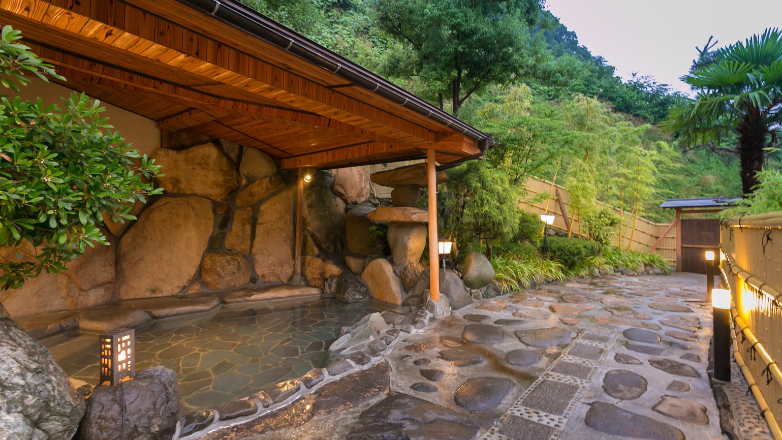 温泉自慢の宿！10つの湯巡りで温泉三昧！★一人旅やビジネスにもどうぞ♪【素泊まり】