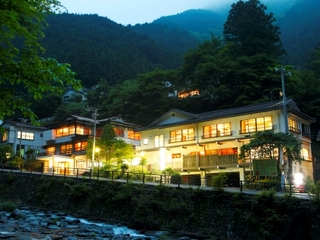 湯の島館全景