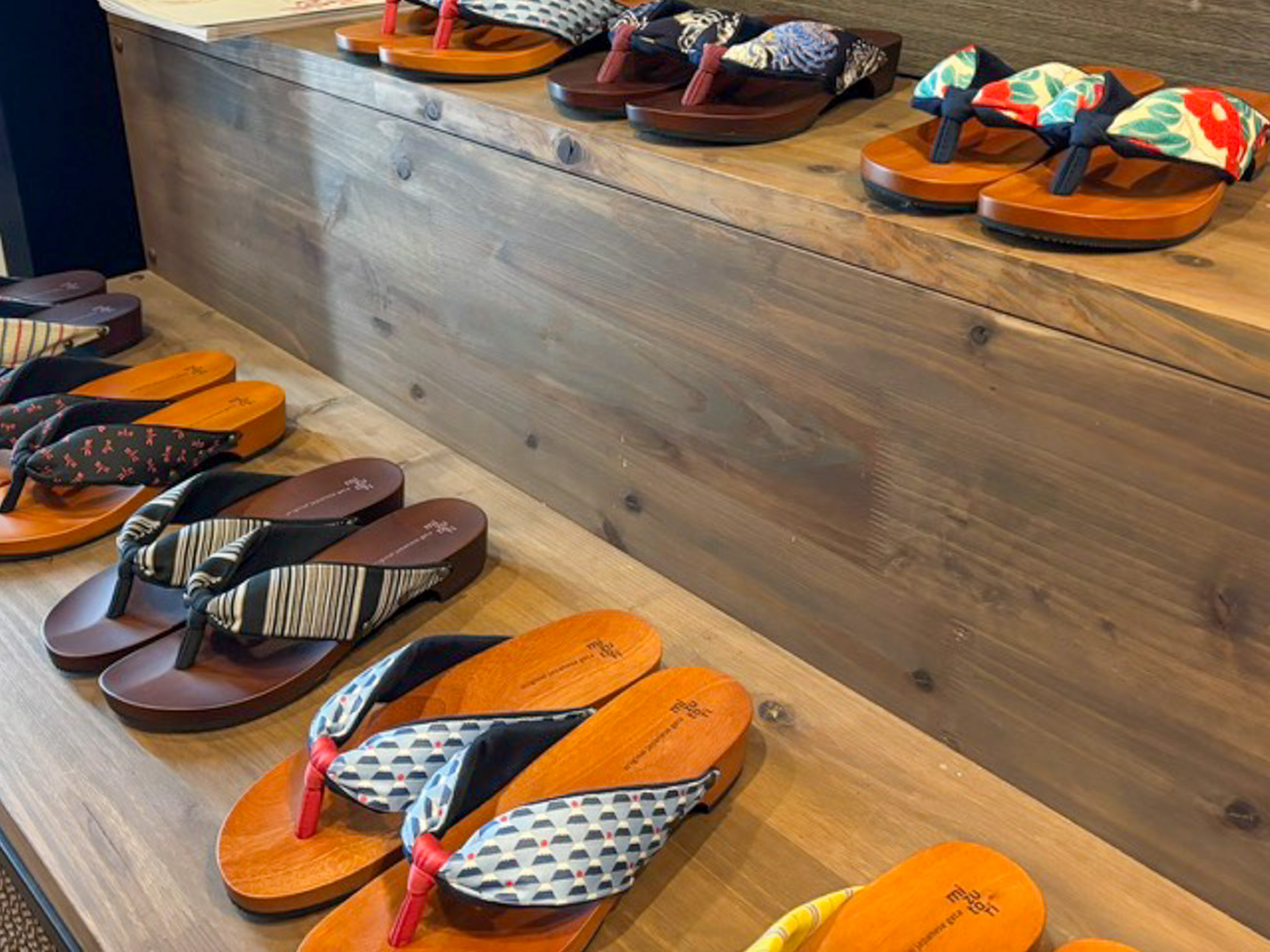 売店　水鳥の下駄