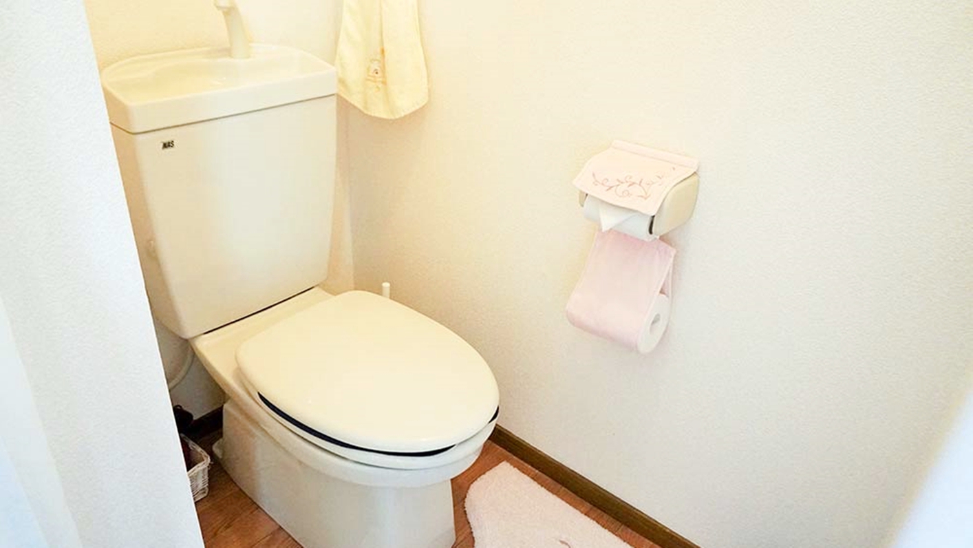*【部屋】別棟バラは2階建てメゾネットタイプの客室で浴室・トイレ付