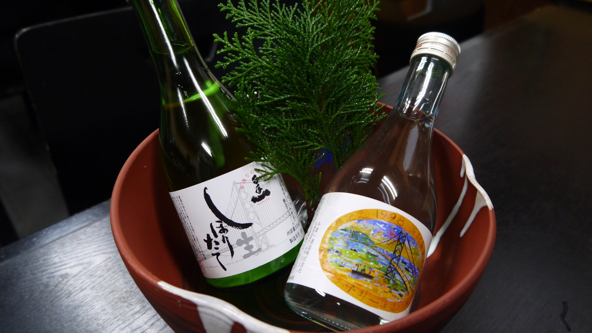 *淡路のお酒：淡路島の地酒もご用意。お食事のお供にきりっとしたお酒を楽しんでみてはいかがですか？