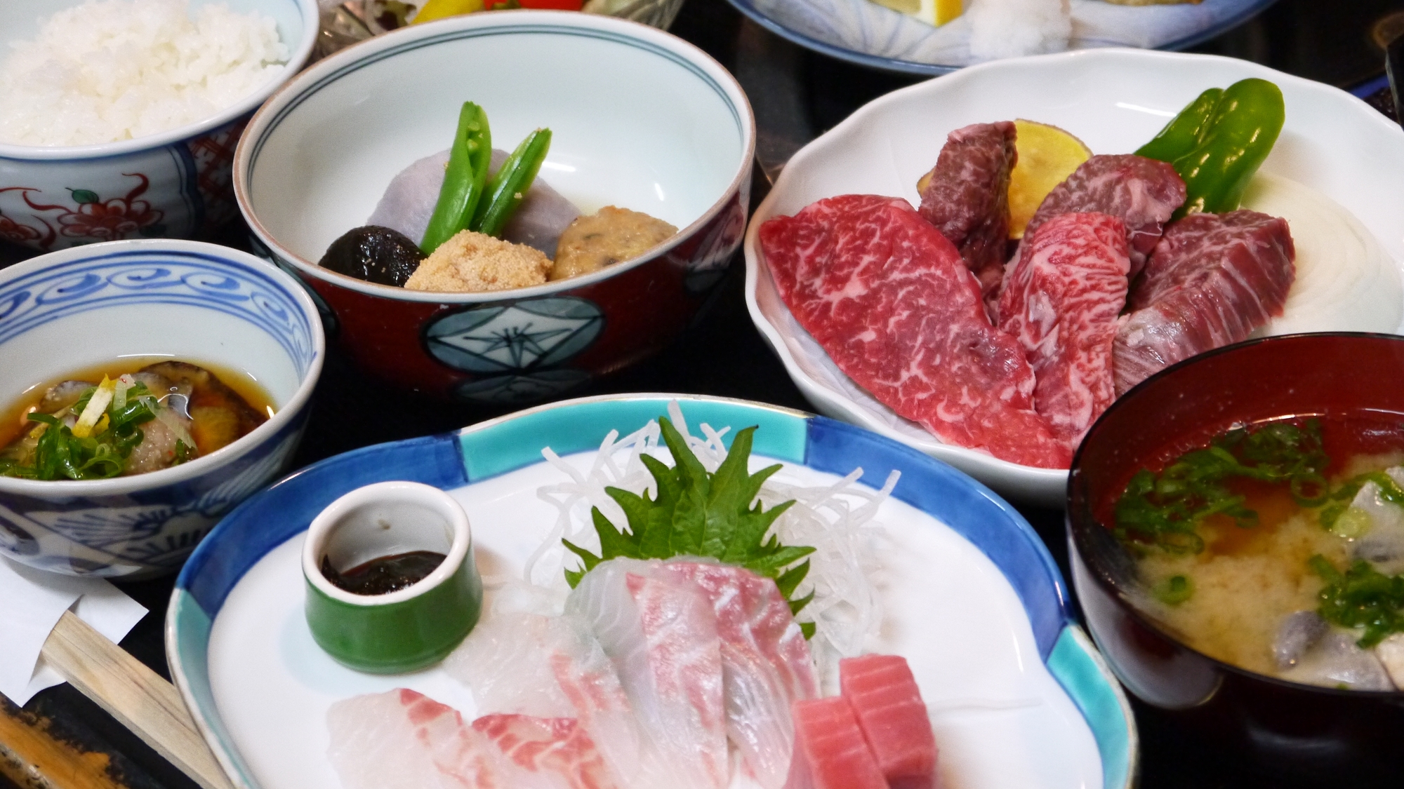 *【食事（一例）】化学調味料一切使わず、地元素材の良さを活かした料理をお出し致します