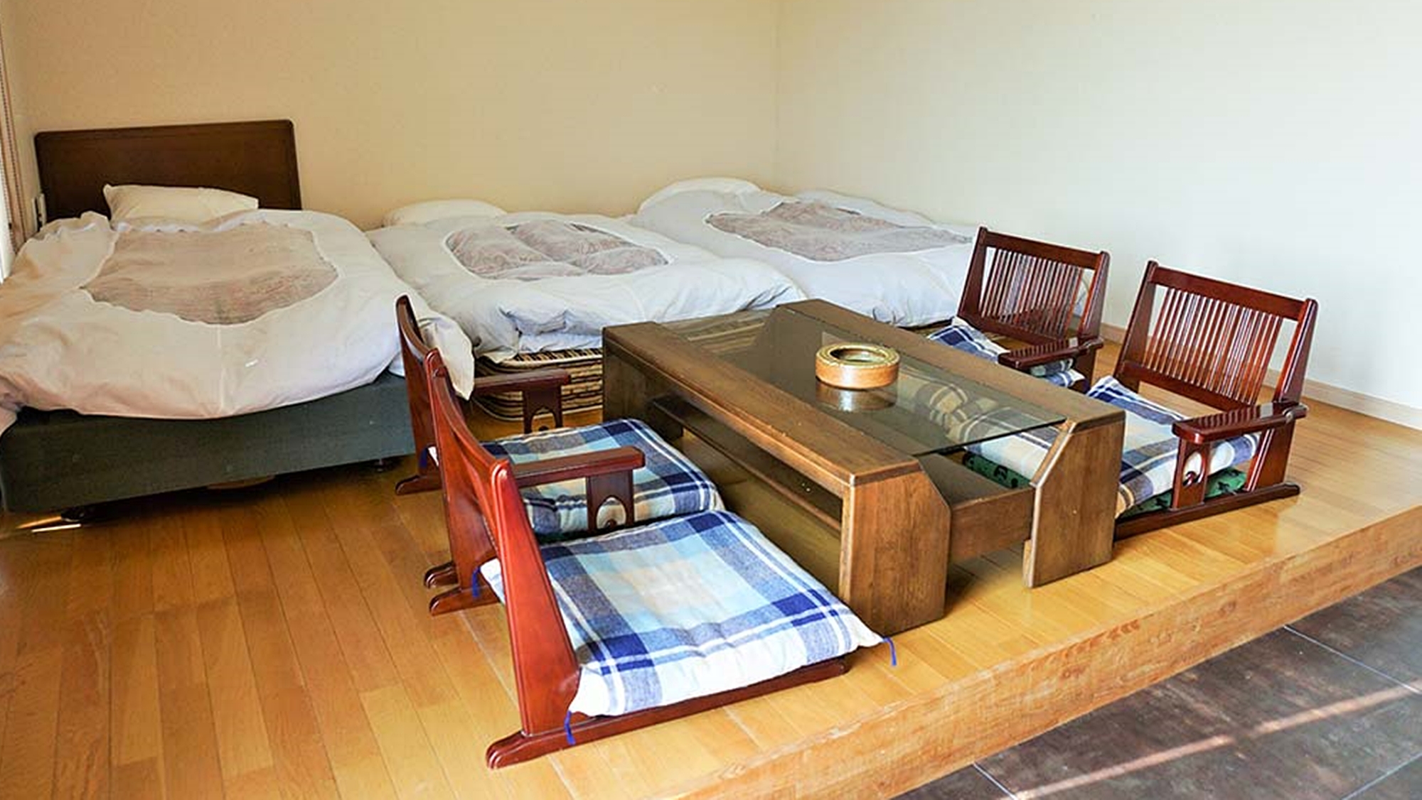 *【部屋】別棟うみぞら「海」はキッチン付き洋室8畳。3つの客室がある1階建で浴室・洗面・トイレは共同