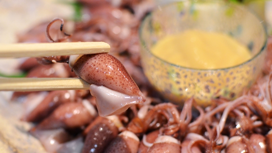 ホタルイカのボイルあ酢味噌をつけて。