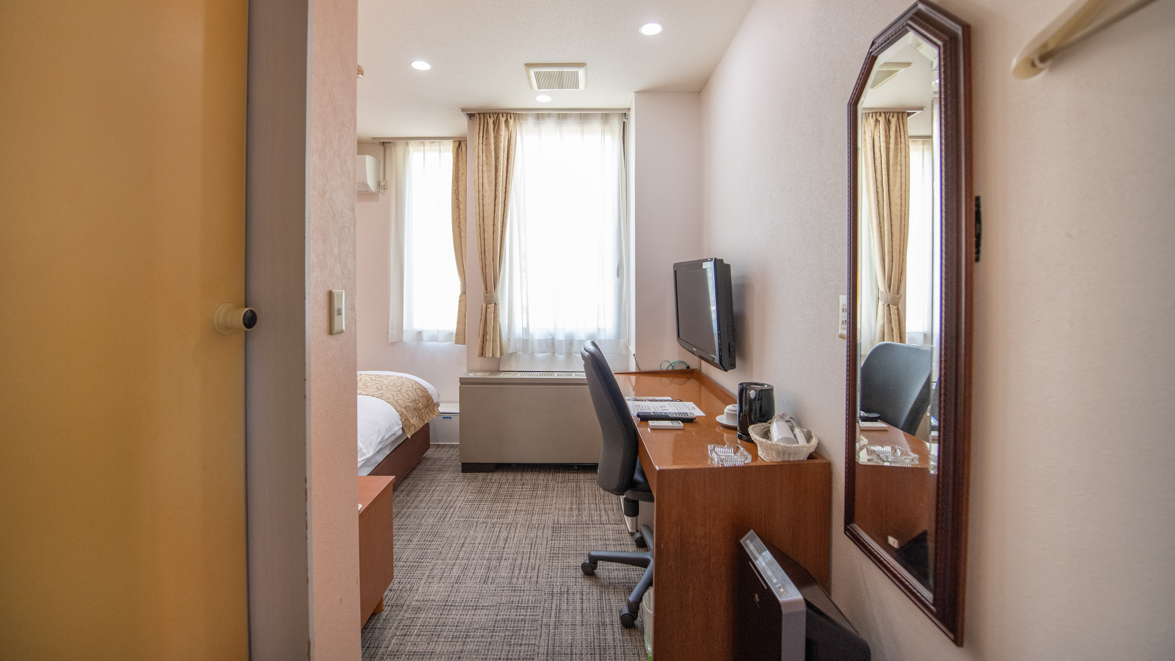 【喫煙】1F訳ありセミダブル