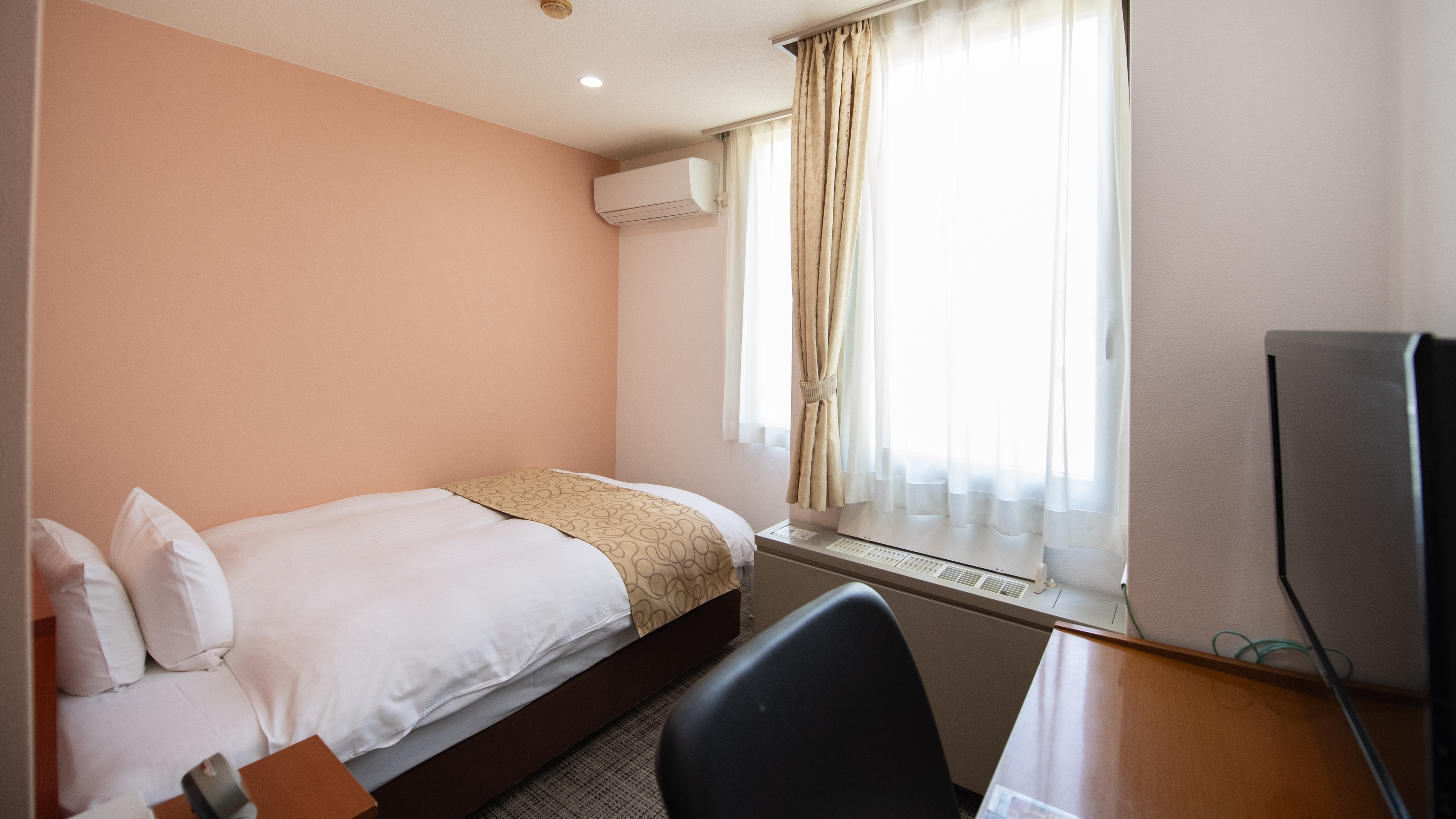 【喫煙】1F訳ありセミダブル