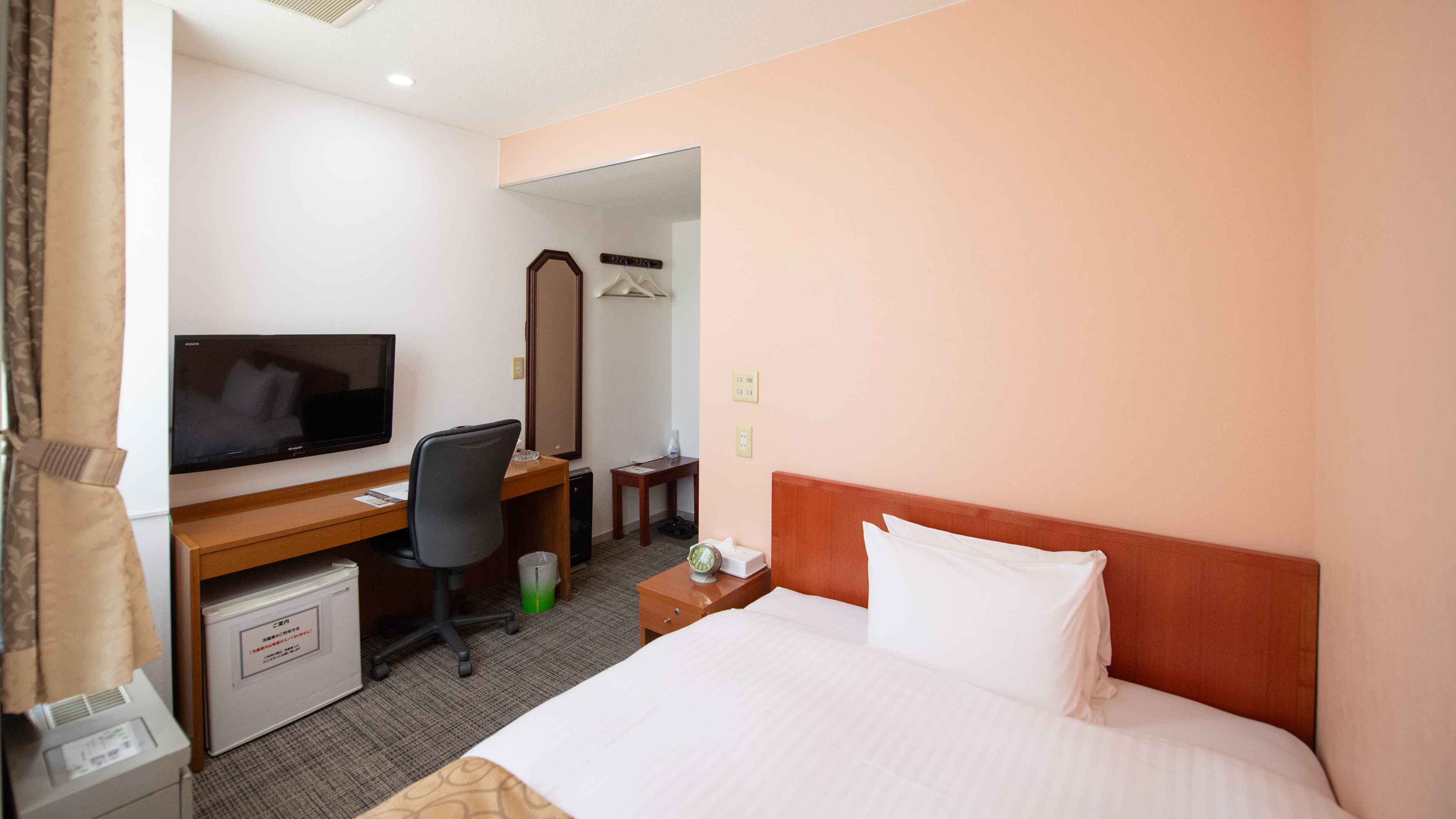 【喫煙】1F訳ありセミダブル