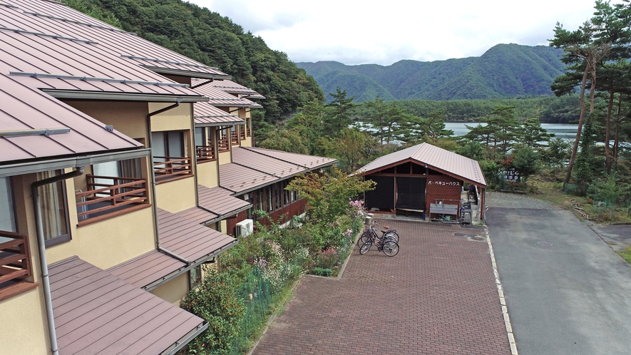 お部屋が西湖に向かうように設計されている当館