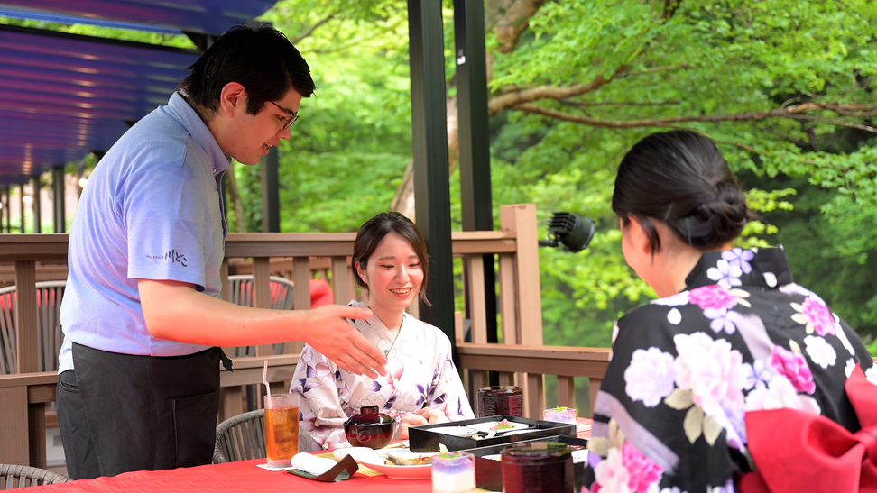 ■水辺のダイニング 川どこ■豊かな自然に囲まれた渓流を望む人気の食事会食場。4月下旬～OPEN