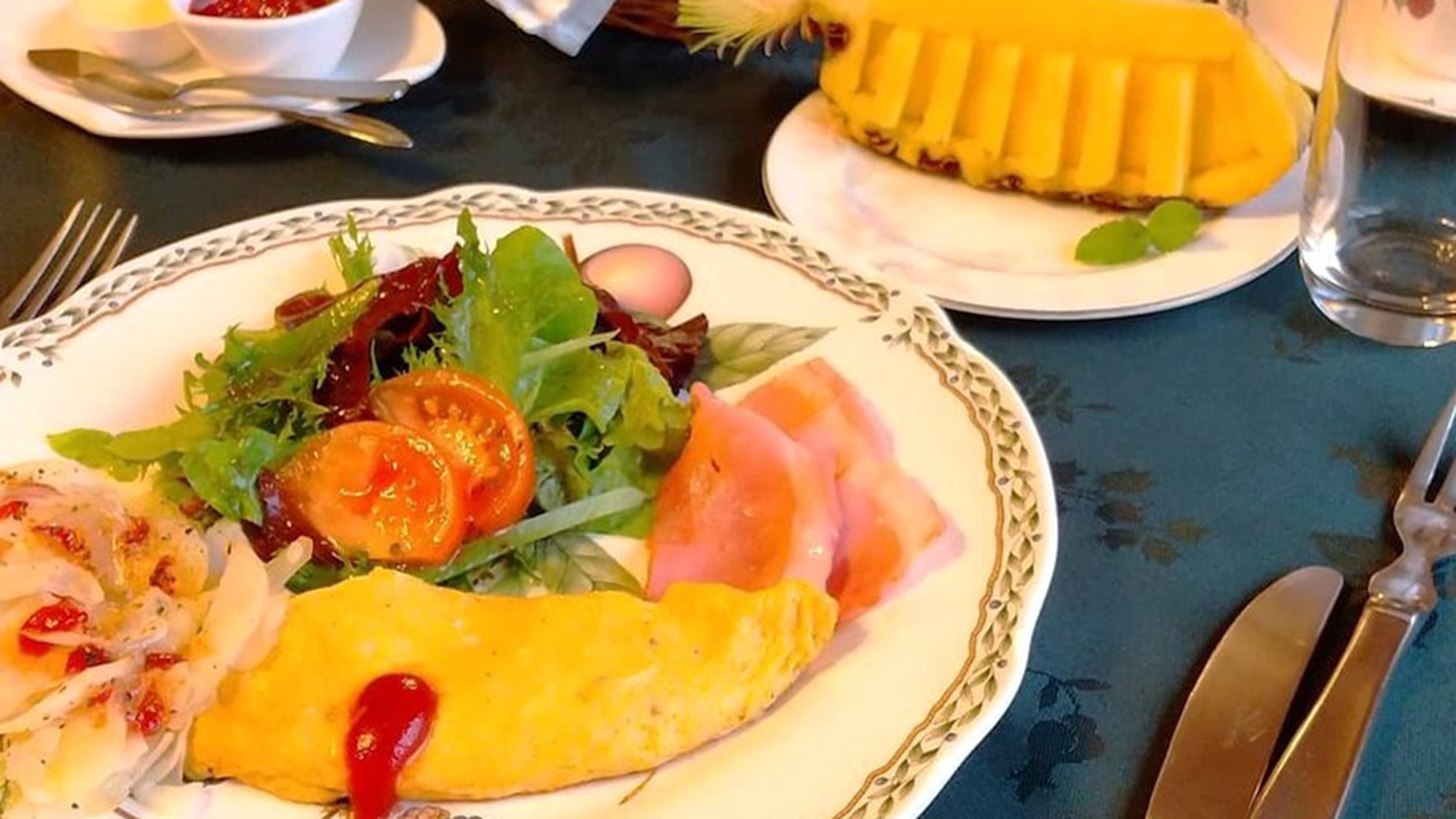 【連泊割×朝食付】手作りパンにハム・ポテトなど洋風朝食で元気な一日をスタート！　※お夕食の追加不可