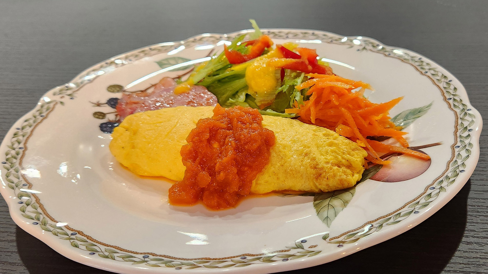 【連泊割×朝食付】手作りパンにハム・ポテトなど洋風朝食で元気な一日をスタート！　※お夕食の追加不可
