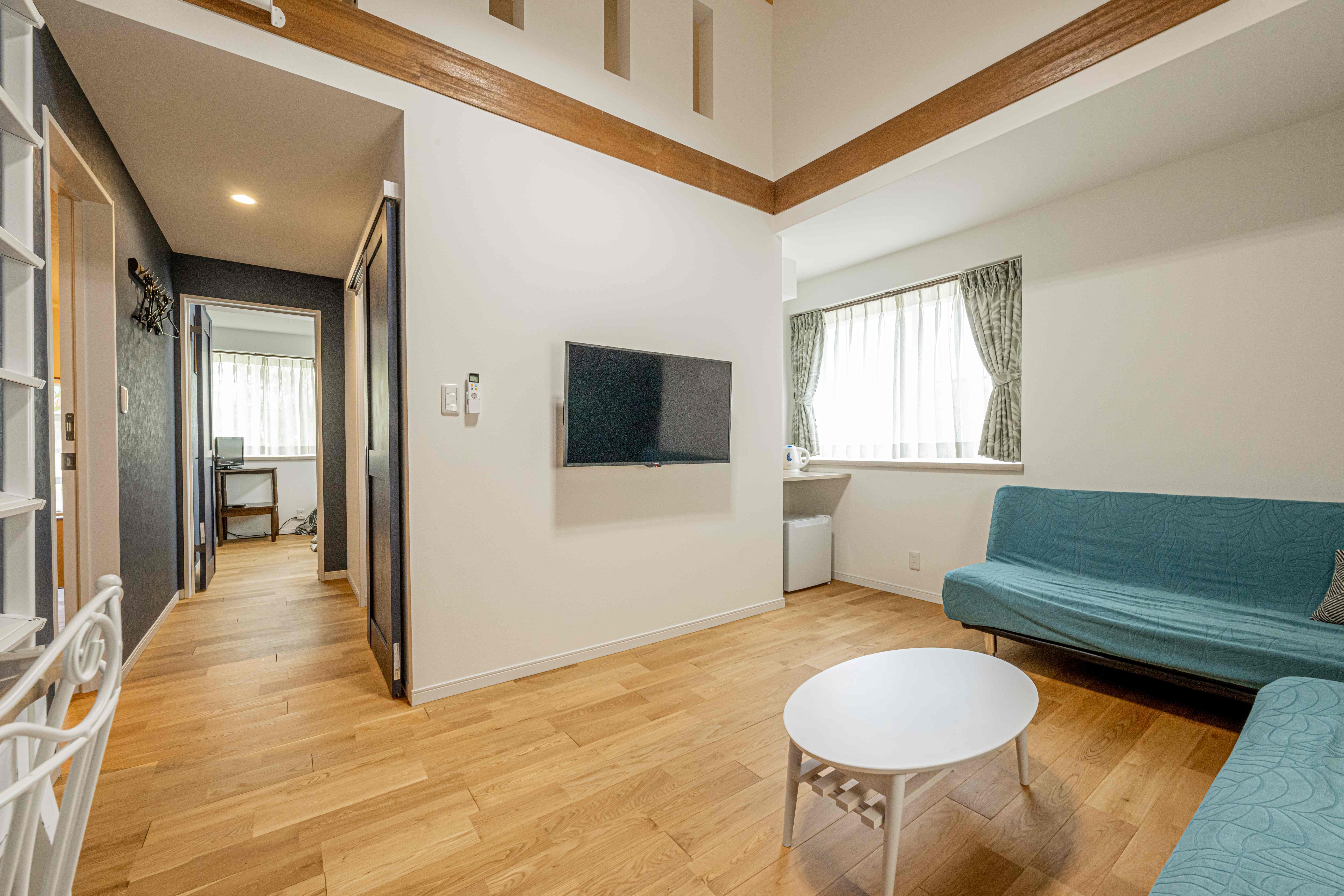 アズール室内全景