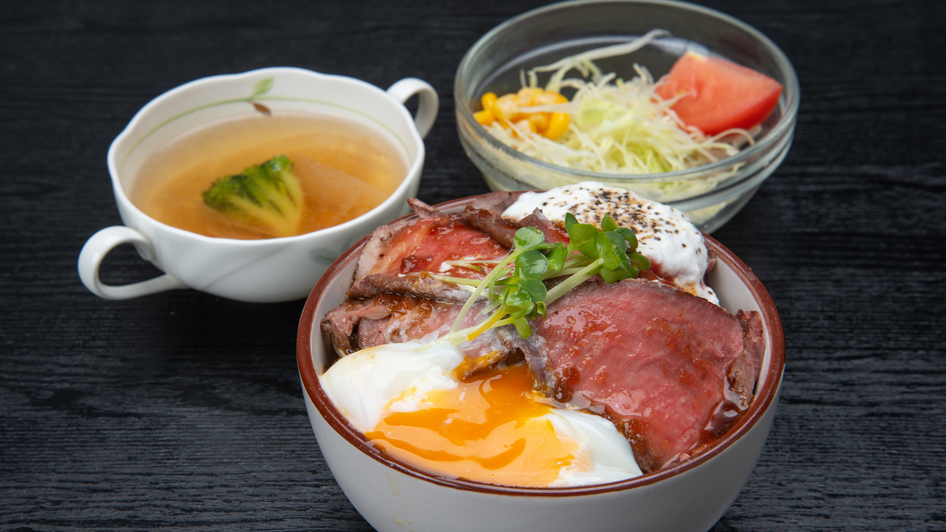 【夕食グレードアップ】お食事処≪全メニュー≫から選べる！甲州ビーフすき焼き定食・うな丼など/2食付