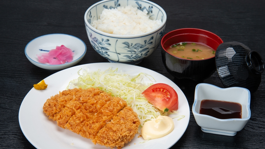 *ご夕食(一例)　とんかつ定食