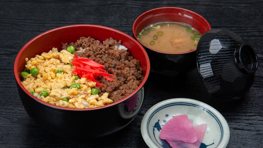 *ご夕食(一例)　三色丼