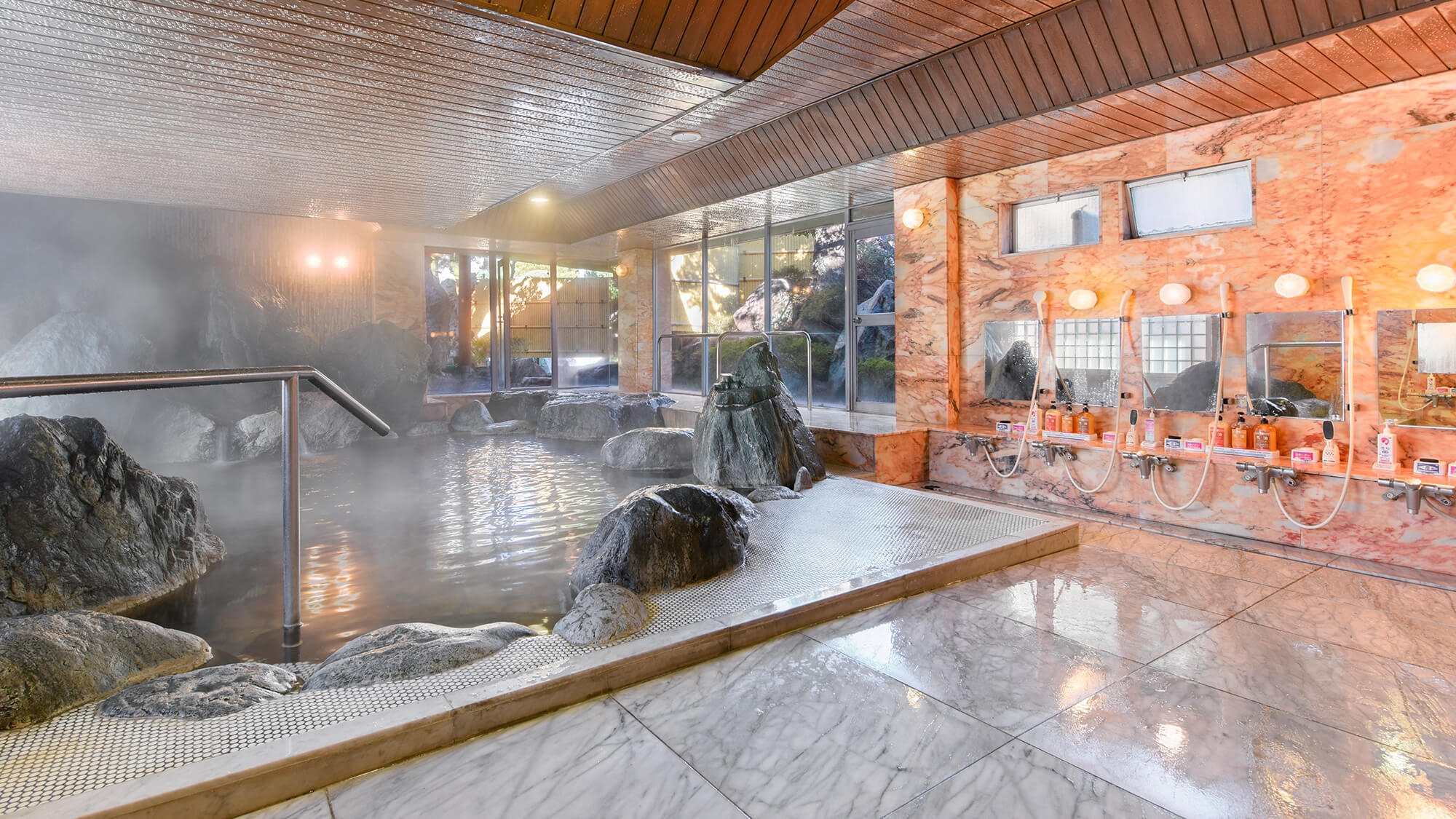 【美肌湧泉】石和温泉美肌の湯でウェルネス体感ステイ！POLA特別アイテム4点が付いたプラン