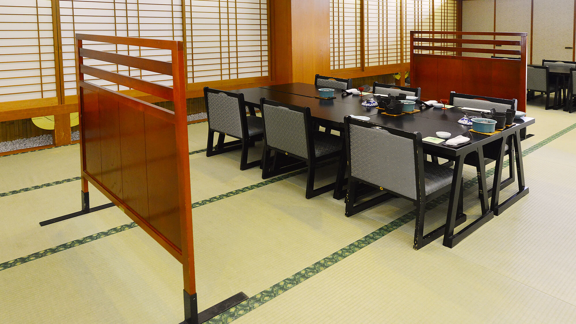 会食場（椅子・テーブル席）