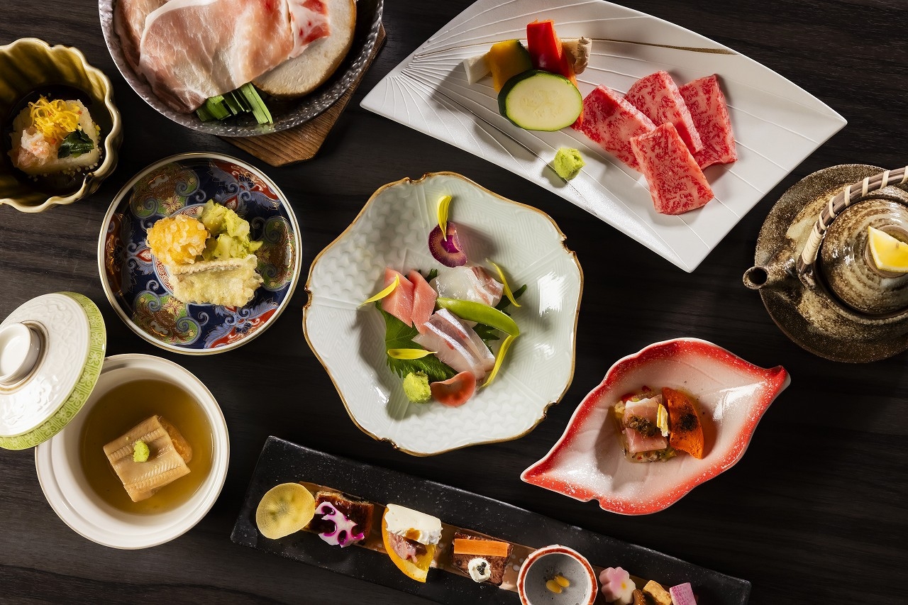 【10％OFF】【楽天スーパーSALE】由布院の四季を感じる梅園オリジナル会席プラン◆夕朝食付