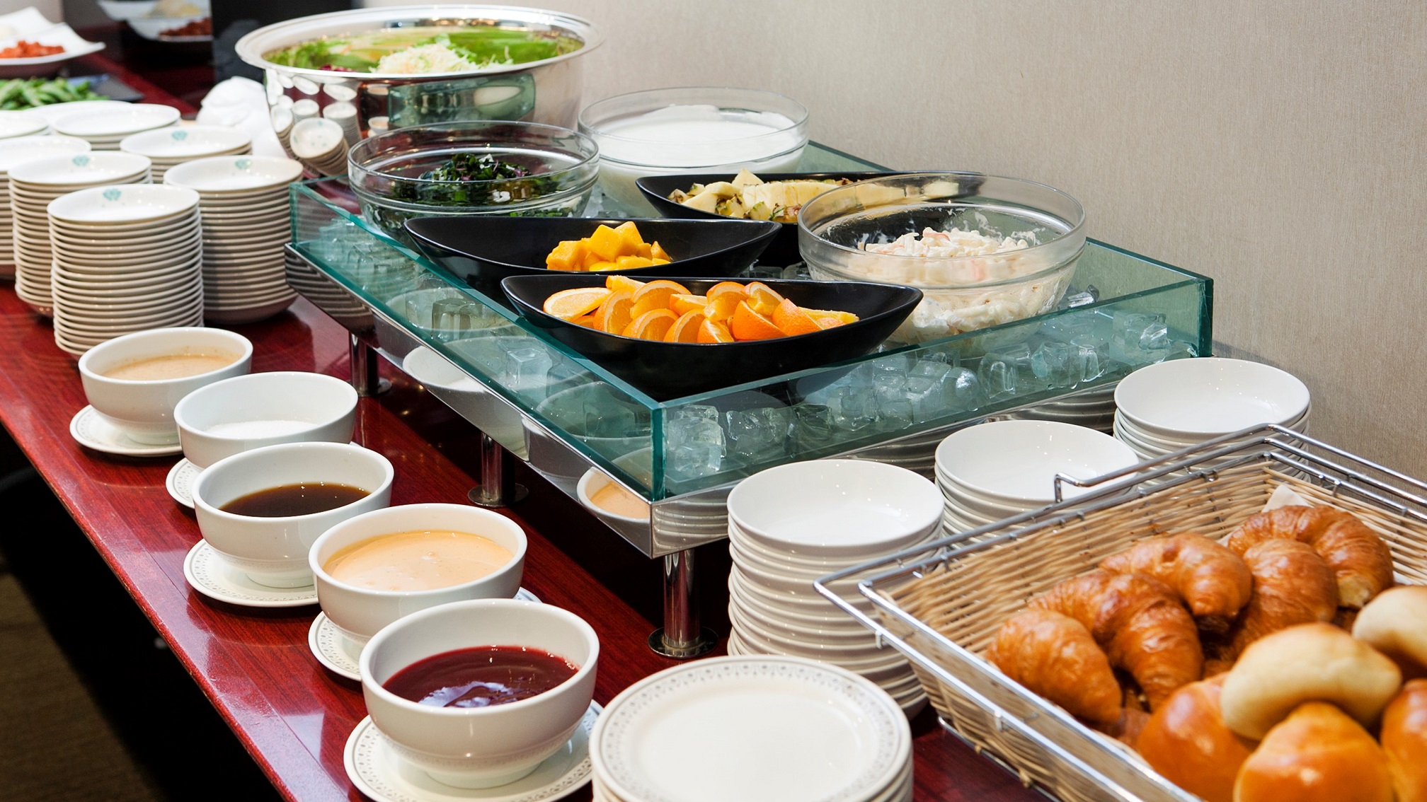 【朝食】県産食材を中心とした和洋ブッフェに中華の日替わりおかずをご用意しております