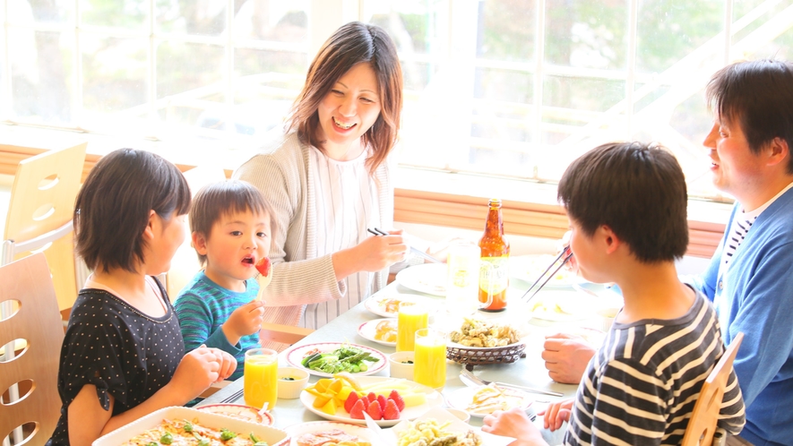 レストラン食事イメージ