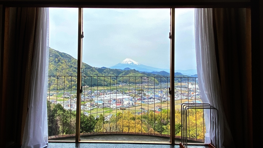 【客室】和室10畳（富士山側）からの眺望