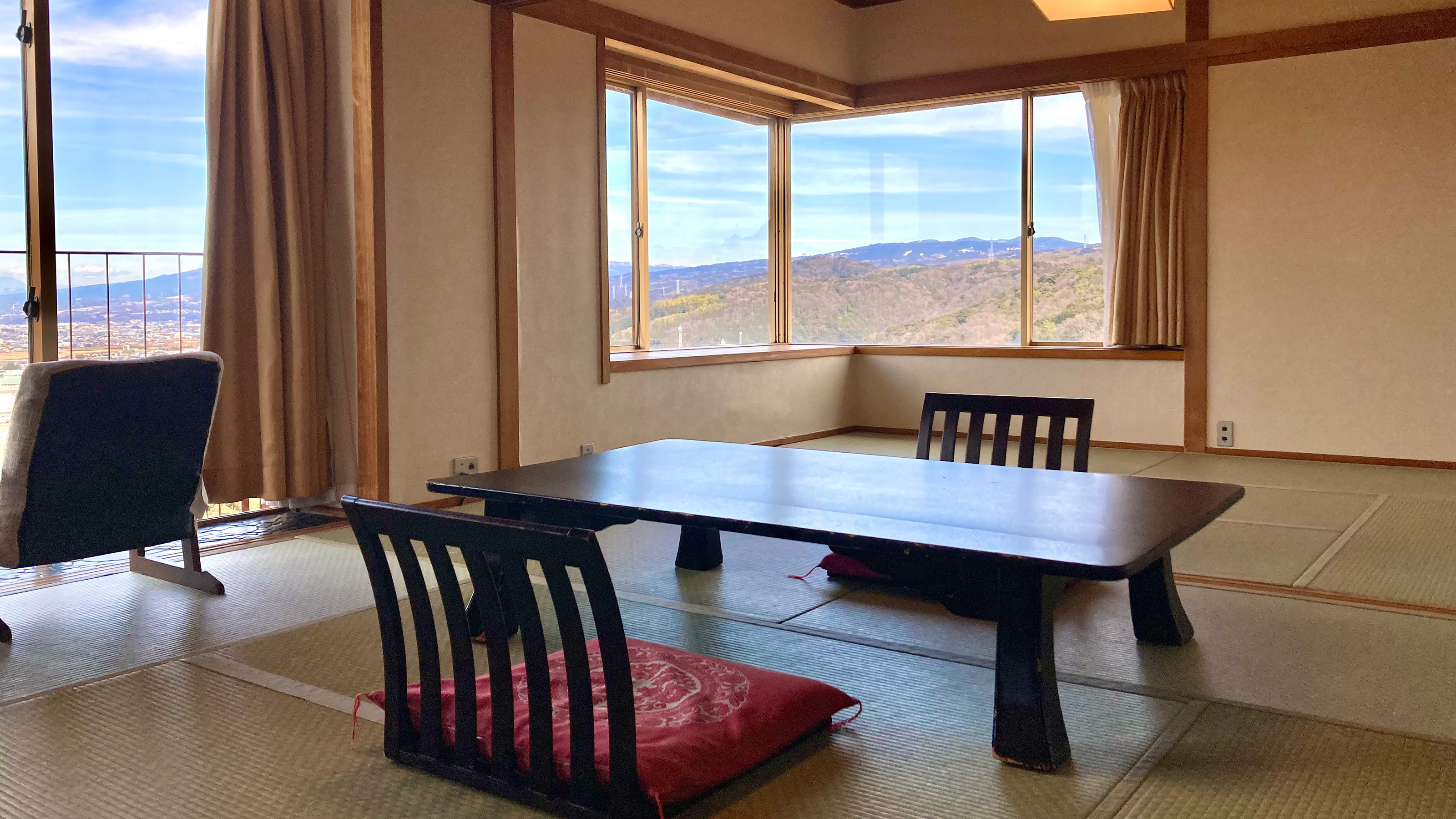 【富士山側】和室14畳一例