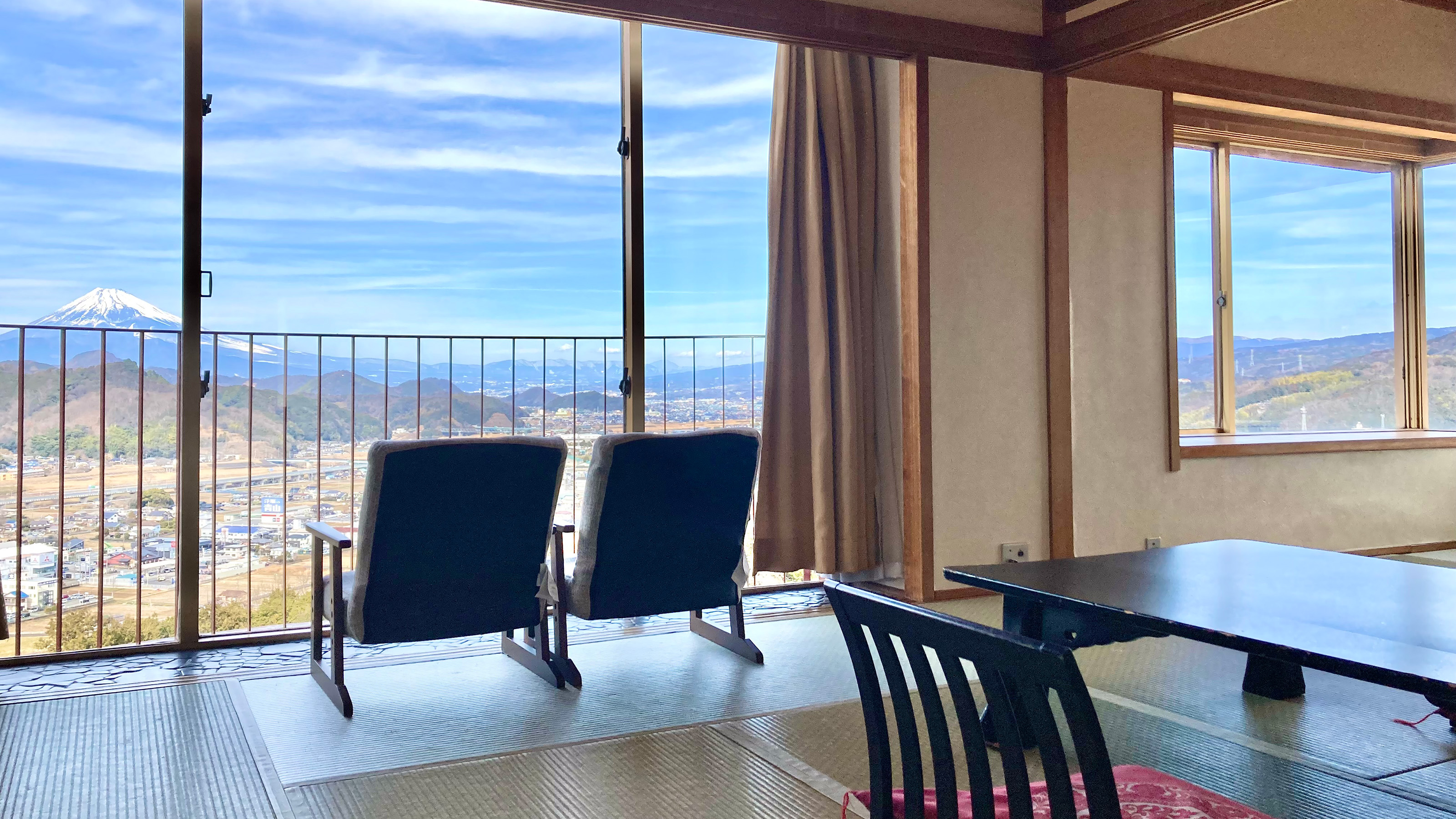 【富士山側】和室14畳一例