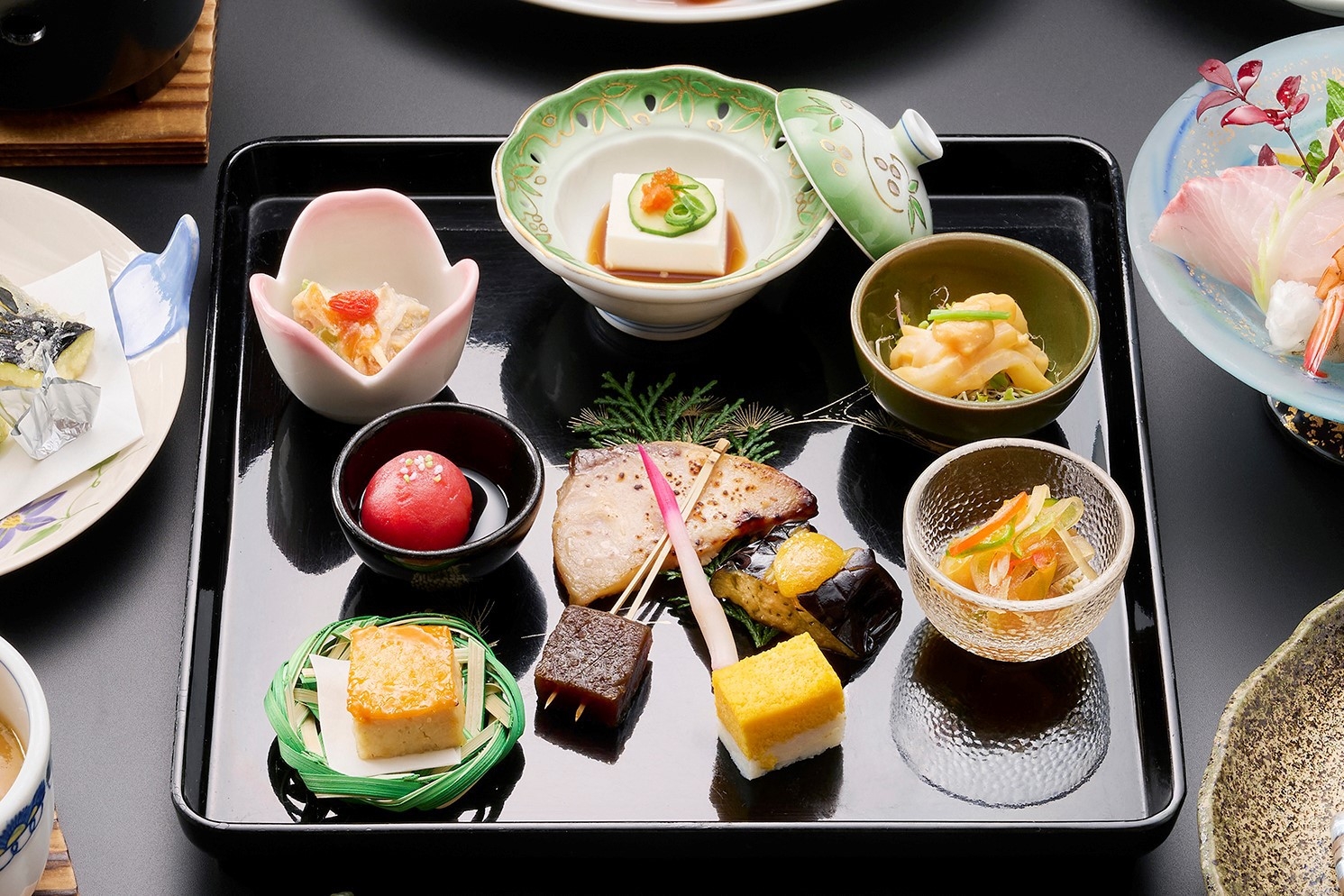 当館名物【焼き豚骨】に、【黒豚】【真鯛】【きびなご】等など　個室で鹿児島満喫プラン