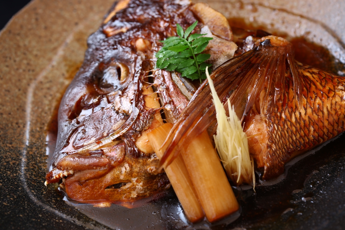 当館名物「黒豚鍋」「焼き豚骨」に、真鯛・きびなご等々　個室食で鹿児島満喫プラン