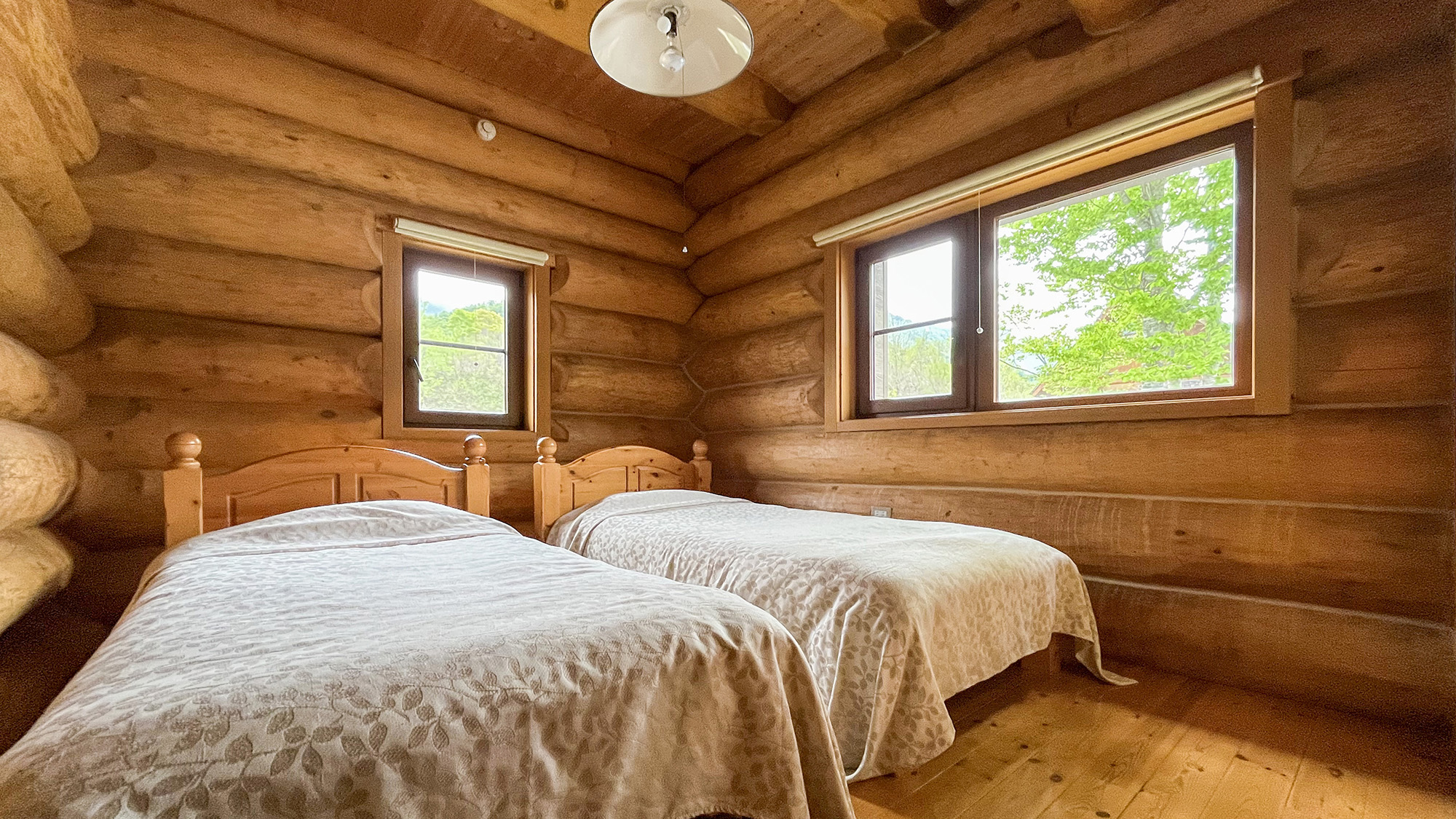 #ログハウス涼風　4～5名様までが利用できるログハウス。3室のベットルームがございます。