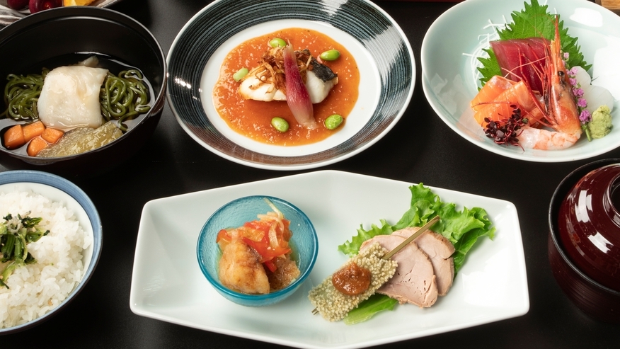 【グレードアップ2食付｜和洋折衷コース】繊細な和食の会席と華やかなステーキ＆デザートどちらも満喫！